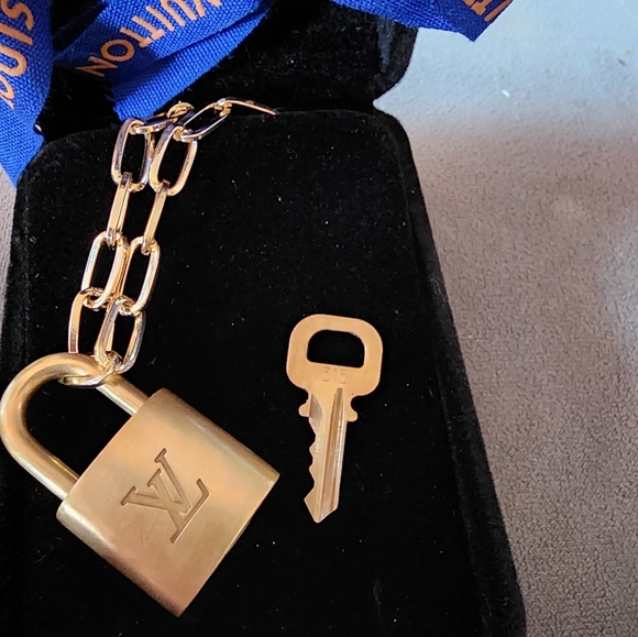 Louis Vuitton Jewelry - 🔥Authentic Louis Vuitton lock and key with thick necklace! Key 315